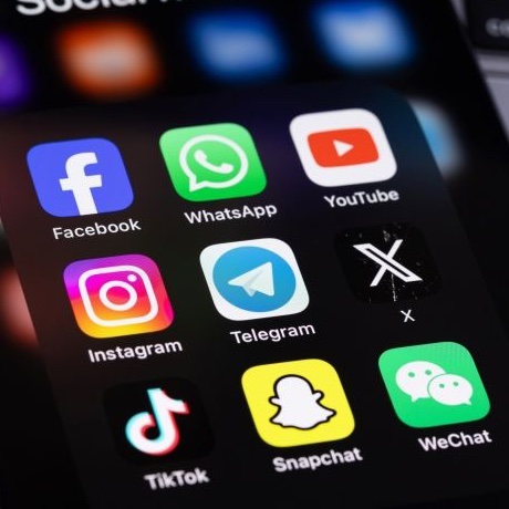 ShadesFrance's tweet photo. 🚨ANNULÉ

Le Conseil constitutionnel CENSURE l’interdiction des réseaux sociaux aux moins de 15 ans 📱

👉 En cause notamment : le dispositif de vérification d’âge, jugé attentatoire au droit au respect de la vie privée. https://t.co/fMqUA0GyON