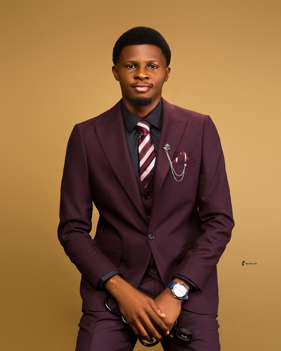 J_Preshh's tweet photo. OFFICIALLY DR. OGUNDELE PRECIOUS JOSEPH.🩺✨ 

It’s been 8 years of hard work, sacrifices, lessons and growth.

I’m grateful to God for how far i’ve come and for this new chapter.

The journey continues….🙏🏽✨
#firstuniosunmbbsinduction https://t.co/r8teQ0ARxx