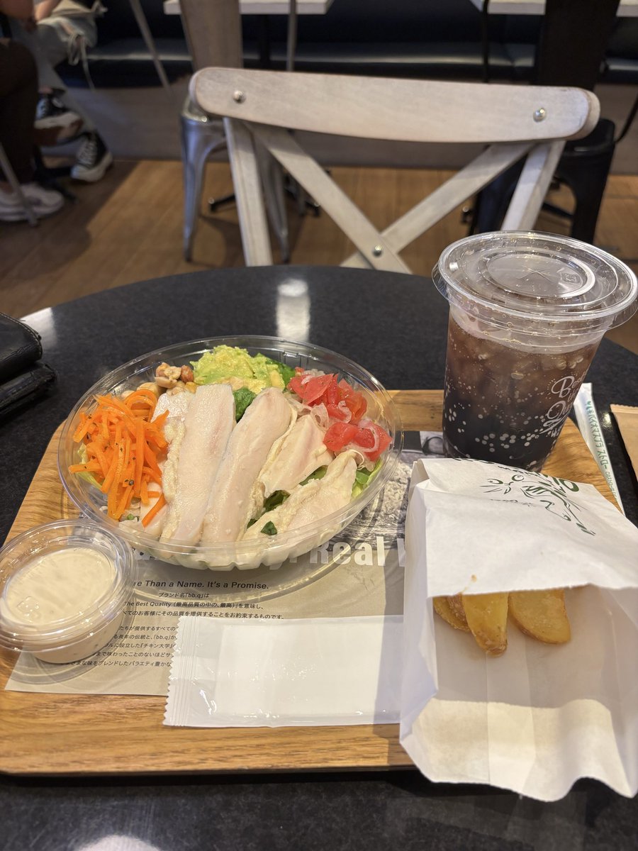 snoop0920's tweet photo. 👶学童送り🚗→区役所→警察署→荷下ろし→和食さと→東京靴流通センター→帰宅・整理整頓→オリーブチキンカフェ→帰宅→サミット→帰宅
#引越し
#同居
#手続き https://t.co/QTZiAOOV8L