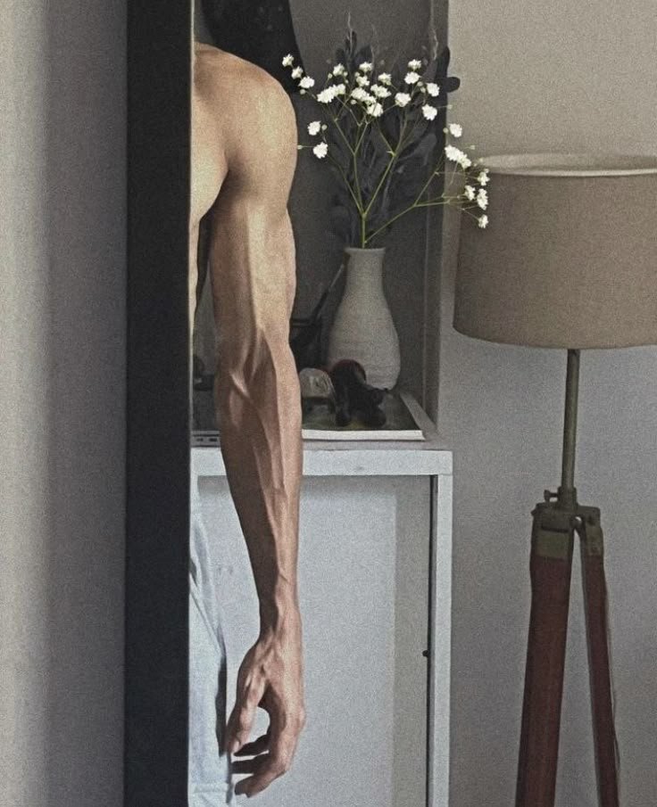 shubhvanii's tweet photo. PEAK FITNESS SIGN

Visible forearm veins are often linked with lower body fat, good blood circulation and a fit, vascular physique. https://t.co/4EVzgS37GU