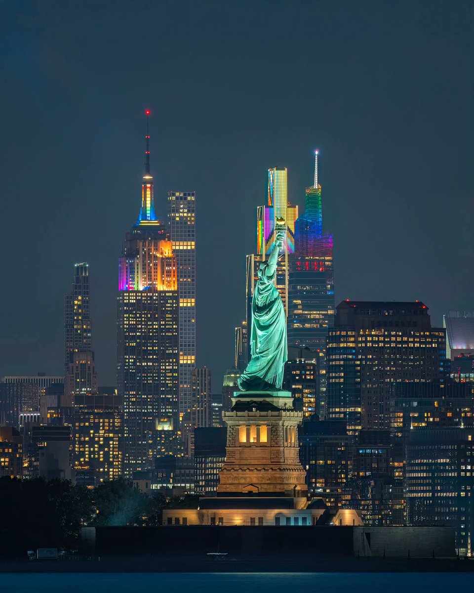 PrettyCitiesX's tweet photo. Statue of Liberty, New York 🇺🇸 https://t.co/XdofVL1EvV