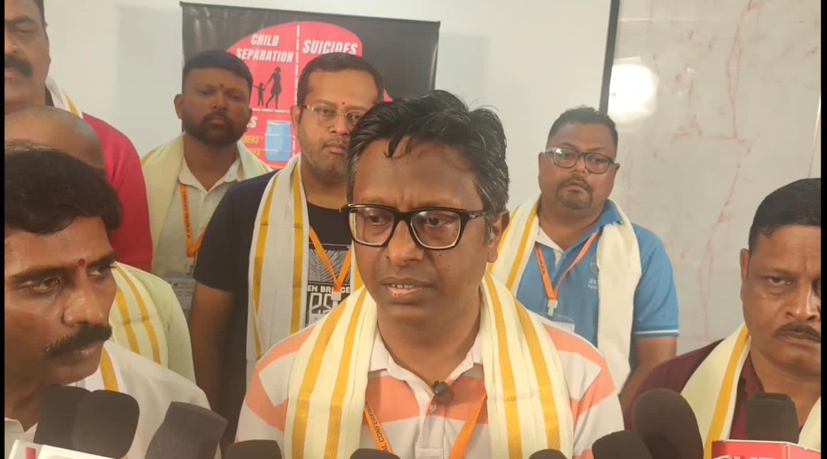 vaastavngo's tweet photo. 16th National Meet for Mens Rights hosted by @sfhvizag 

@amitdeshmra addressing Press and Media highlighting Domestic Violence on Men and need for Gender Neutral Laws https://t.co/lxVT1lZKNL