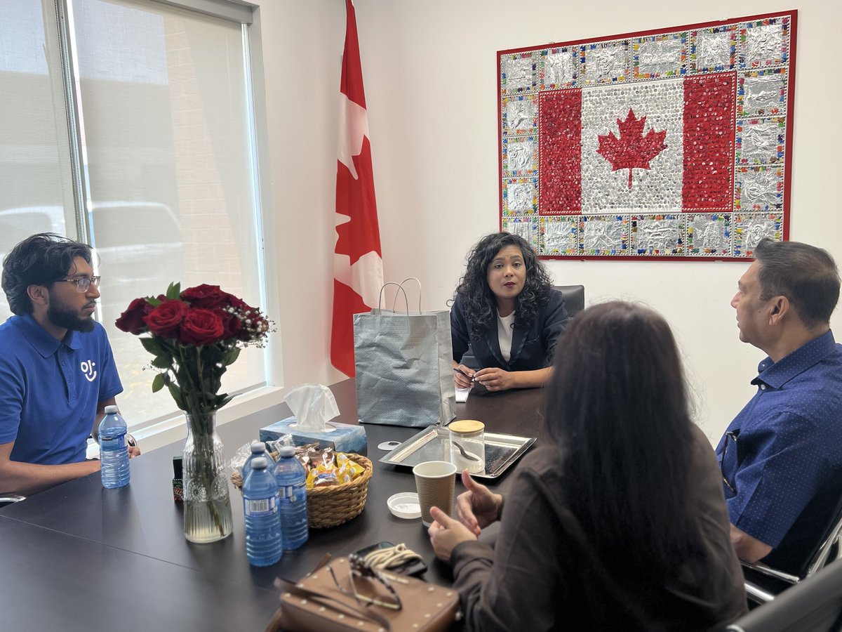 iamIqraKhalid's tweet photo. I had a productive week welcoming constituents from across Mississauga—Erin Mills at my office. My team and I are working hard to address your concerns. Hearing from constituents is one of the most important parts of my job, and it guides mywork at home and in Ottawa. https://t.co/2qpBPYogAs