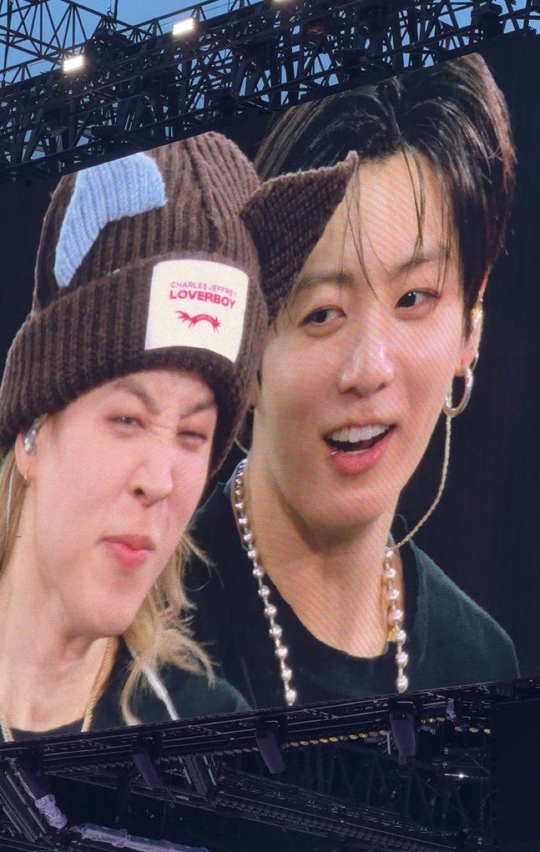 jimintobemine's tweet photo. อยากดูเบื้องหลังวันที่พี่จีมินใส่หมวกหูแมวแล้วอะ ทีมตัดหนูขอไฟล์ดิบได้ไหม เดี๋ยวตัดเองก็ได้ค่ะ 😭 https://t.co/g5mbFpcbov
