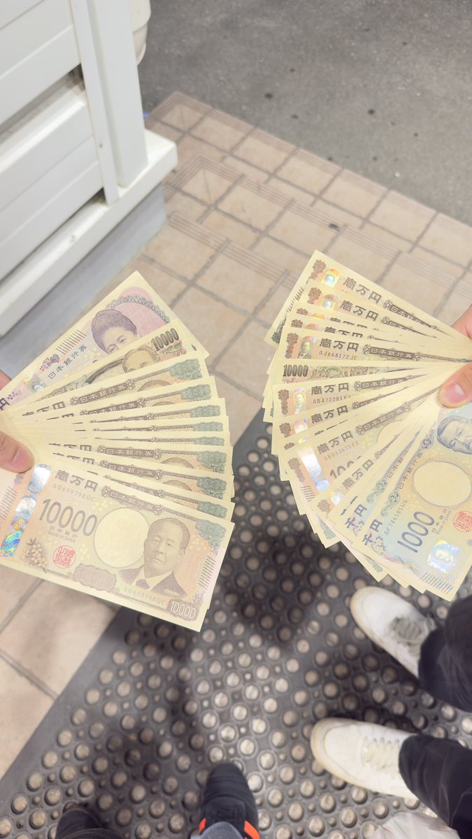 su_usa25's tweet photo. 仕事同じ友達とパチンコ行って
隣同士でエヴァ17打って
自分が2000円で105000円
友達が1000円で129000円なの
華金すぎる

0.5%を引き当てた動画友達撮ってくれてた https://t.co/Va3sX5bomS