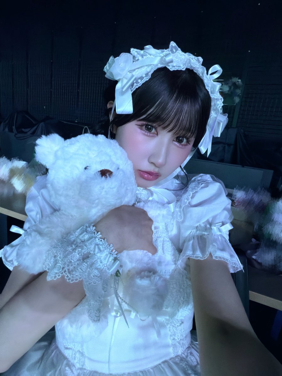 yamamoto_anna_'s tweet photo. ＝LOVE  21st Single
『 恋、はじめました。 』 
MVが公開されました〜💘🏰🏹
https://t.co/cA2jcNKb5E

くまちゃんに囲まれて幸せだった🐻‍❄️
私は" Small Commander "

#イコラブ https://t.co/MabFWQkS8W