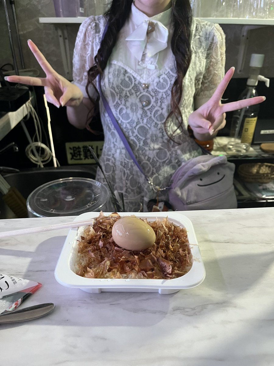 134Hizo's tweet photo. 本日は最初に高円寺駅近くヘリオスのめのちゃんに久しぶりに会ってきました😊まだ試作の半熟味玉のせを食べていただきました🍚元気なめのちゃんお給仕ありがとう😊 https://t.co/Y6BbkIIF5v