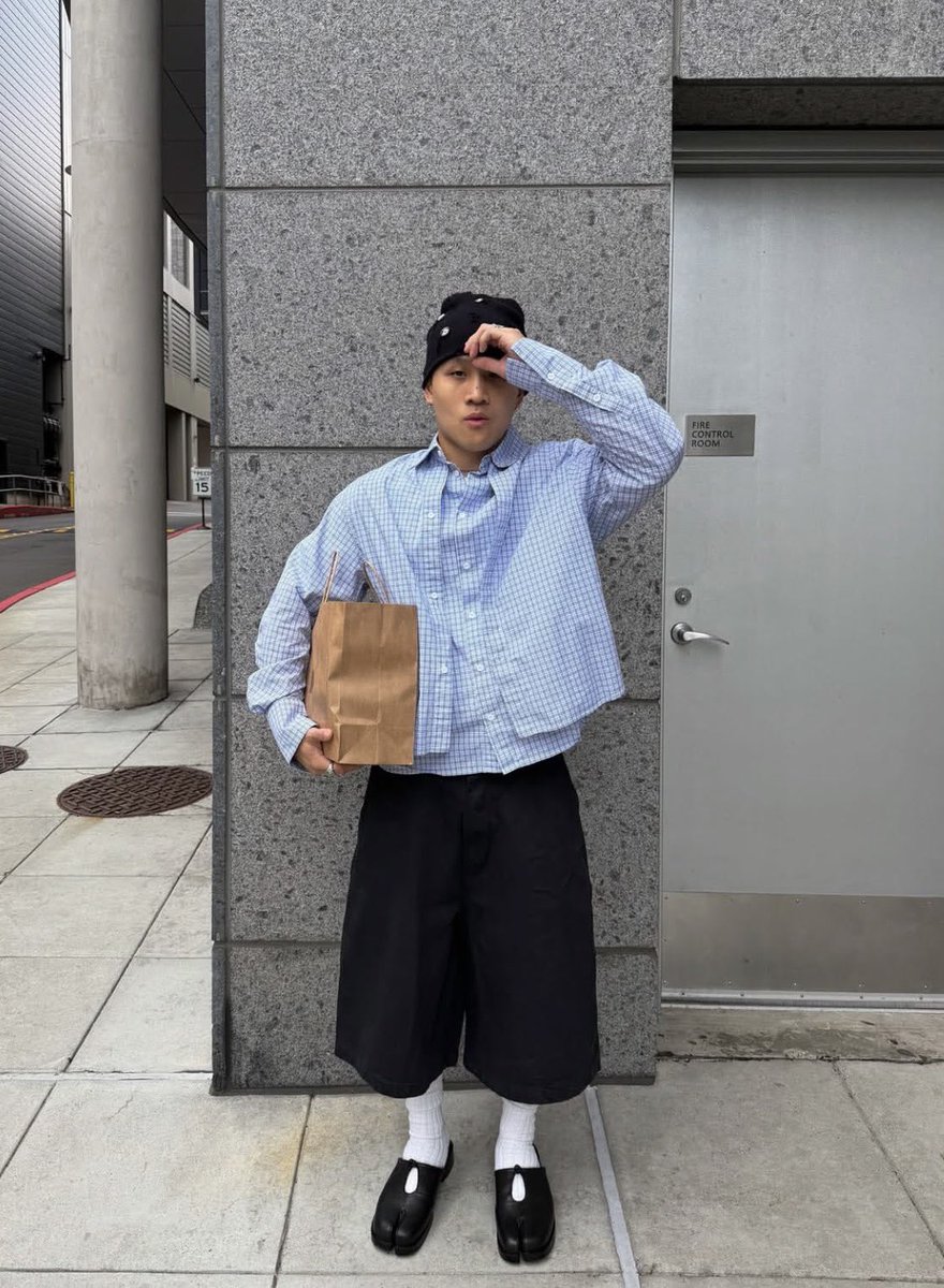 o5cent's tweet photo. Jorts on loafers >>> https://t.co/lyyEwSAYNA