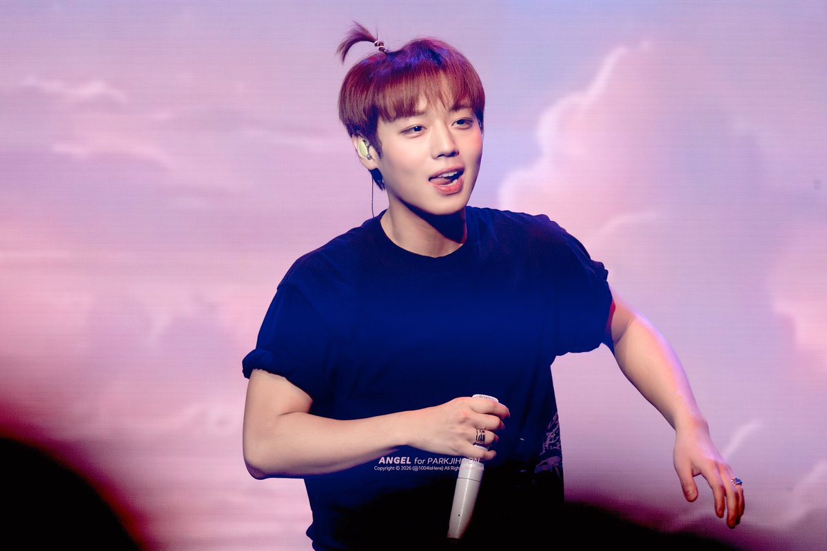 1004isHere's tweet photo. 260808 RE:FLECT in MACAU

내곁에 있어줘
이대로 내게 머물러줘 제발 -♡ 

-
#박지훈
#PARKJIHOON https://t.co/5f51zEpsyF