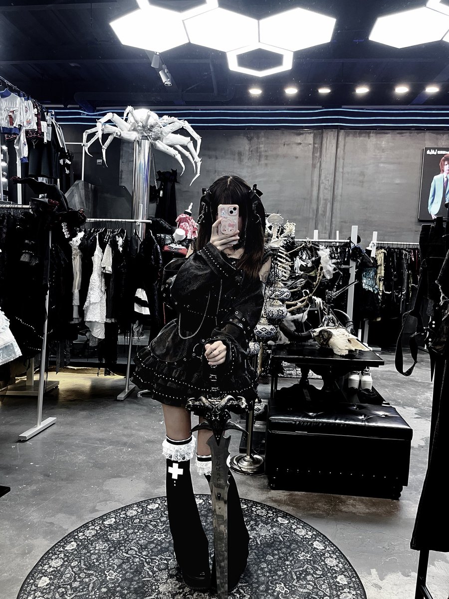 catcute417's tweet photo. ☠️🖤🤍 https://t.co/OoO6YgMk1R