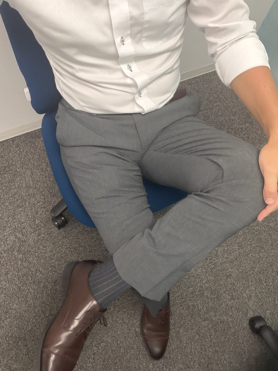 snagsol's tweet photo. お盆休みだけど予定も無いから振替出勤💼
誰もいないとのびのび仕事できるから良いですよね！ https://t.co/r4cHdnyyVQ