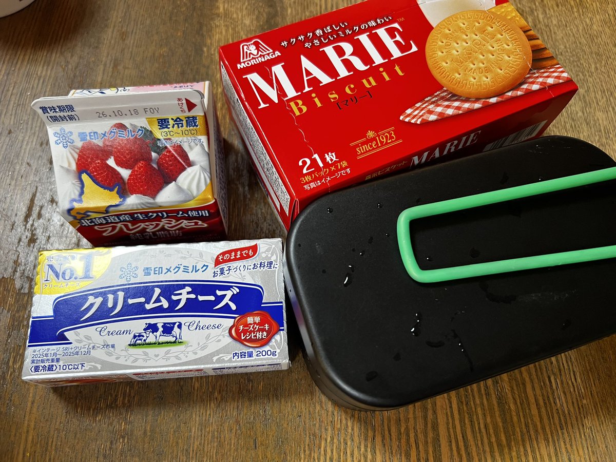 IWA_camp's tweet photo. 明日キャンプ行こって誘いきて、急すぎて大したもん用意できないよって返してから買い出し行ってティラミス仕込んだの褒めて欲しい https://t.co/T5TEzPKVAE
