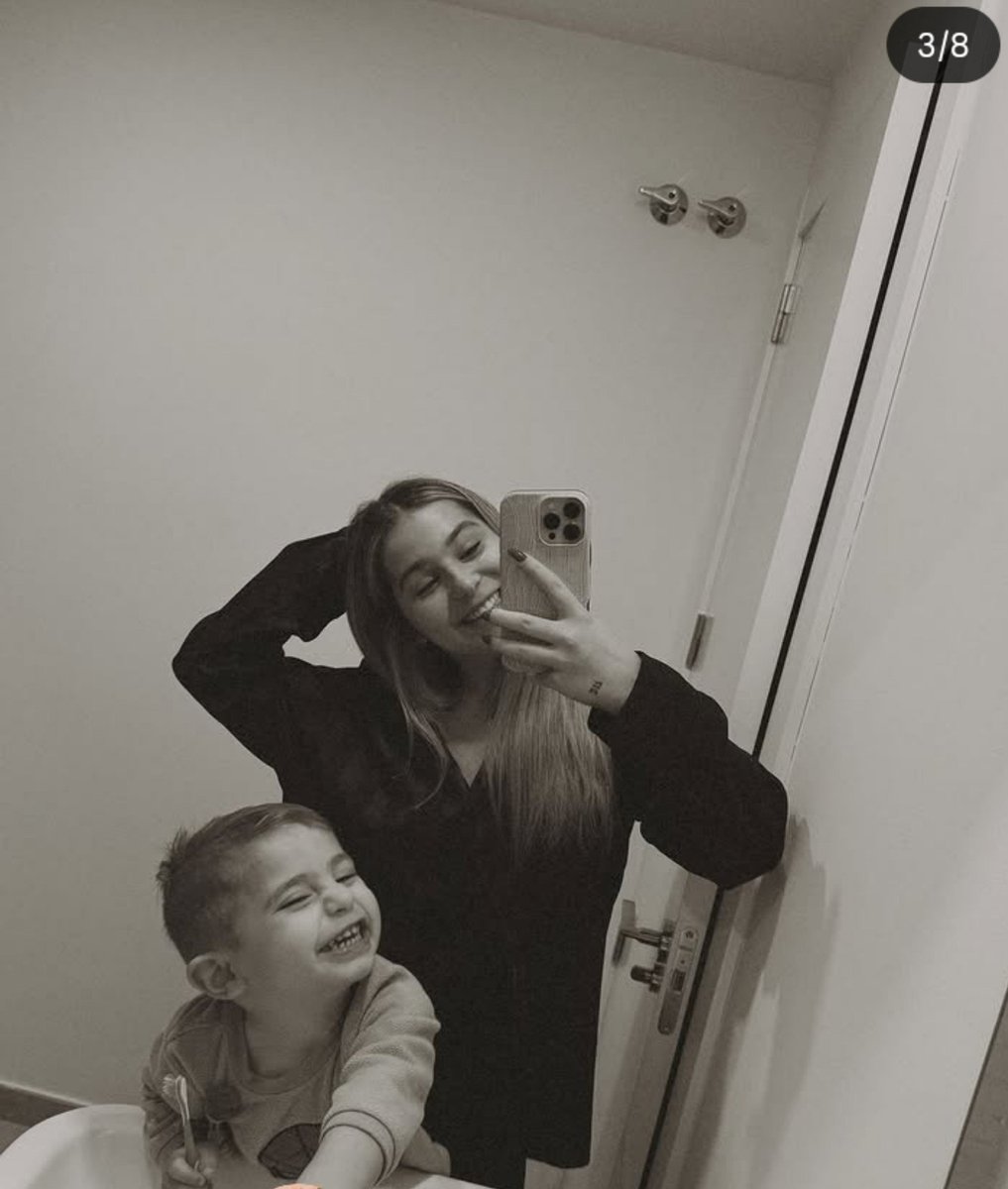 xcjlsj's tweet photo. Garnacho echó a su propio hijo y a la madre de su hijo, Eva García. Pero no hay que olvidarse de lo que le hizo mientras ella estaba embarazada. A la otra le da una tarjeta ilimitada y a su hijo lo echa.☠️

Dsp de esta publicación, cerró su IG 👀 https://t.co/wviWBX3pWu