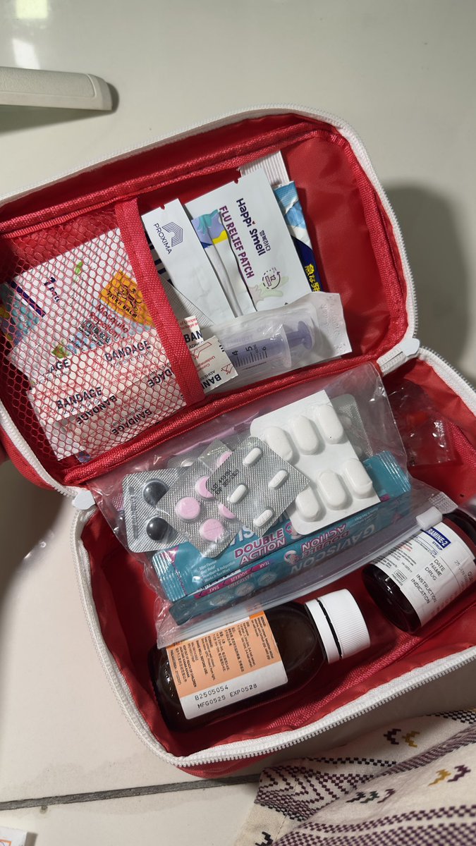 kimchijacy95's tweet photo. Nak travel tu kena la prepare juga ubatan.. jgan nnt dah smpai situ apa2 jadi baru gelabah nak cari pharmacy la ape la hmmm. Tak berat pun bawa ni. Lagi2 yg ade anak tu...￼ https://t.co/jBIgGfcqW7