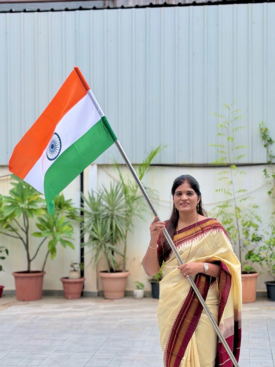 WalhekarPallavi's tweet photo. X

🇮🇳 हर घर तिरंगा, हर दिल तिरंगा!

‘हर घर तिरंगा’ अभियानांतर्गत आज निवासस्थानी तिरंगा अभिमानाने फडकवला. तिरंगा हा आपल्या राष्ट्राचा अभिमान आणि शहीदांच्या बलिदानाचे प्रतीक आहे.

चला, प्रत्येक घरावर तिर���गा फडकवूया! 🇮🇳

#HarGharTiranga #RashtraAbhiman #Walhekarwadi https://t.co/VRo08Bi2sg
