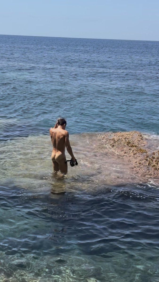 S4NTIBCN's tweet photo. summer vibes https://t.co/KneIhfkYMR