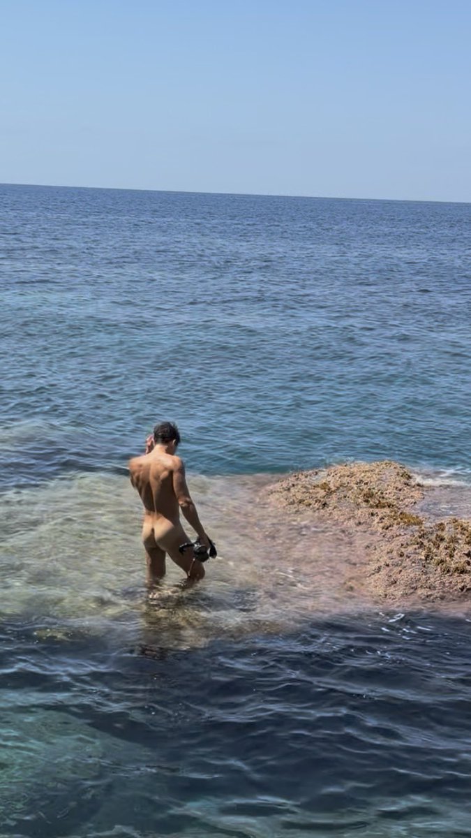 S4NTIBCN's tweet photo. summer vibes https://t.co/KneIhfkYMR
