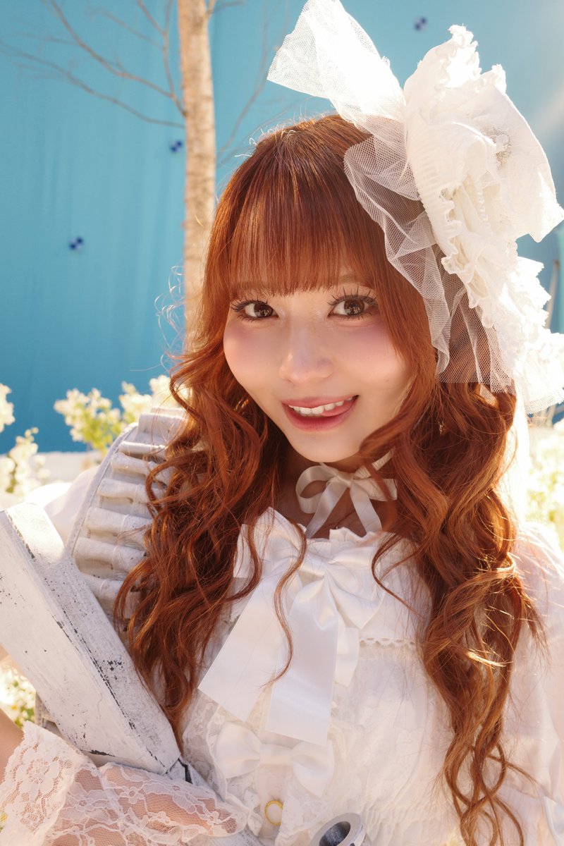 hana_oba's tweet photo. ＝LOVE 21st single

『 恋、はじめました。 』

MV公開です 🐻‍❄️🫧☁️

⇢ https://t.co/ayj2uNdNxm

王道ど真ん中の最高アイドルソング🤍
私やっぱり君じゃなきゃ、やだよ！

#イコラブ #恋はじめました https://t.co/V9DNib0Mkv