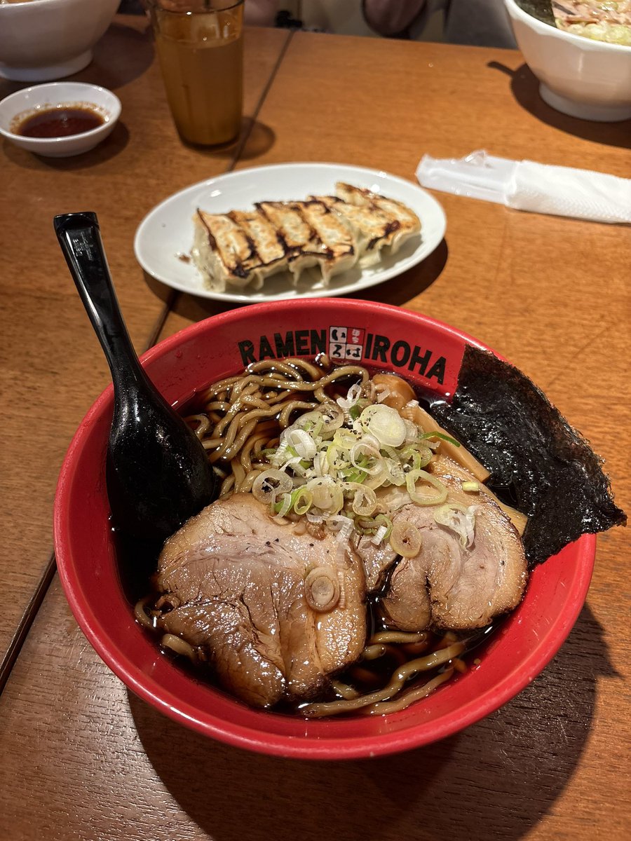 RainbowDriveInn's tweet photo. でもってコレも人生初の
富山ブラックラーメン😋 https://t.co/Tr41I3Qbin