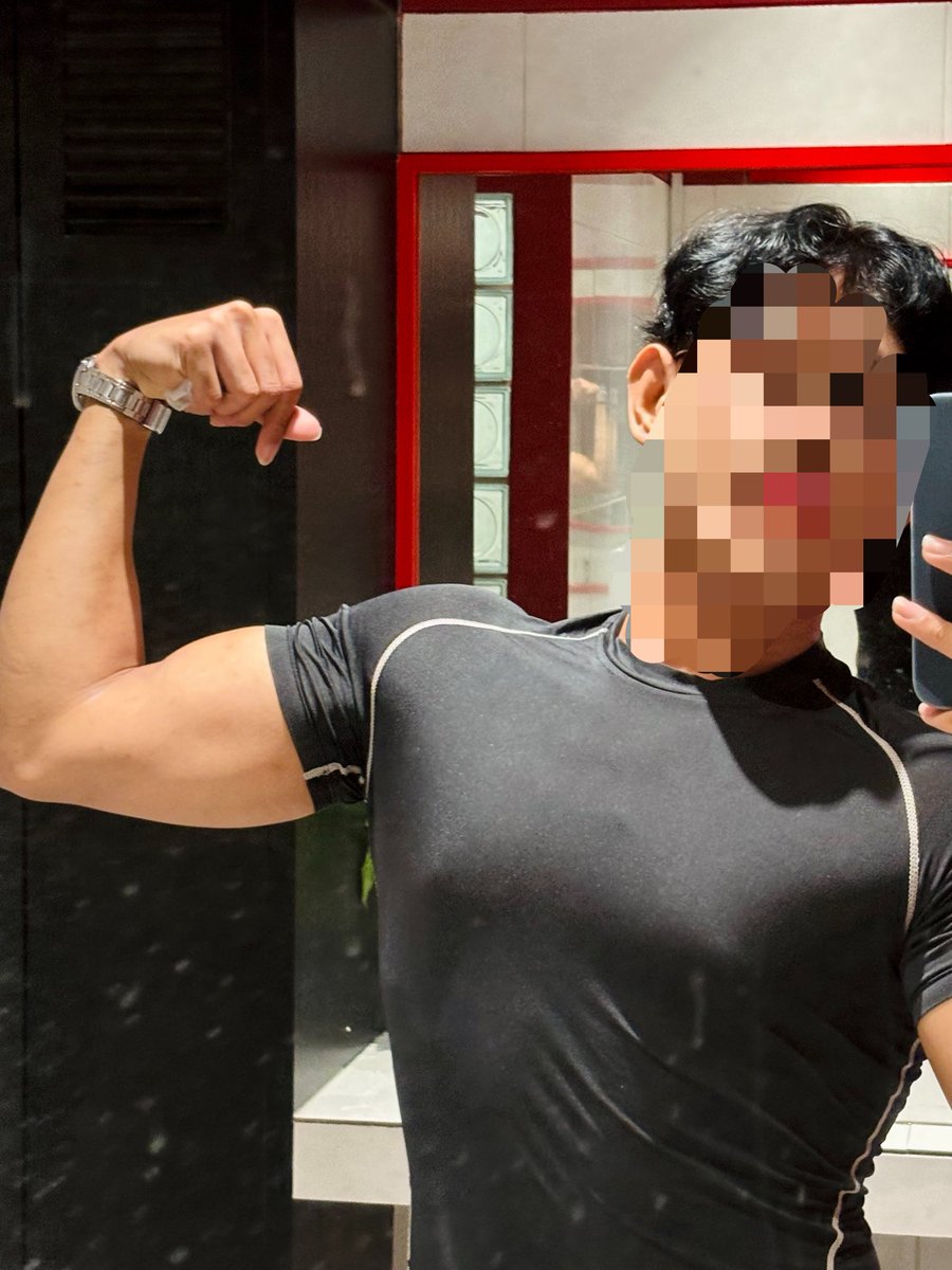 kiicows's tweet photo. bicep check https://t.co/WJbfOjB2cl
