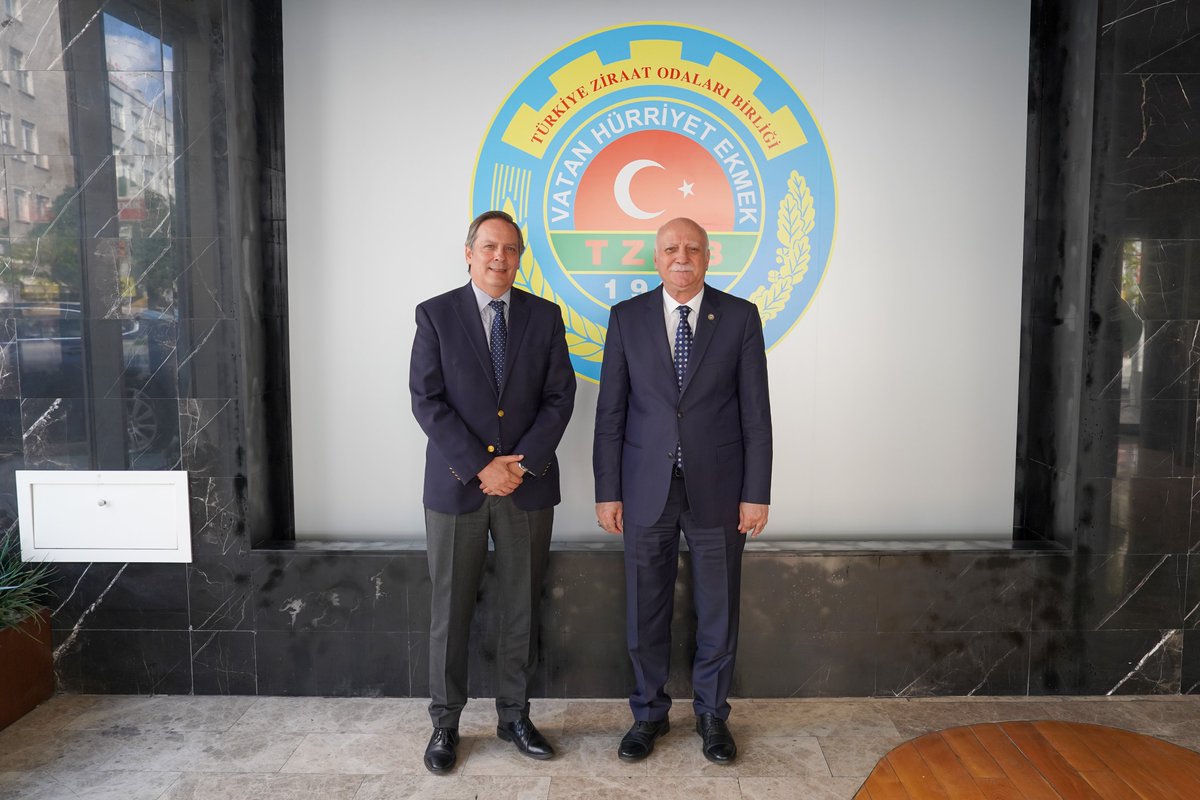 semsibayraktar's tweet photo. Arjantin’in Ankara Büyükelçisi Pablo José Rodríguez Brizuela ve Ticaret Müsteşarı Maximiliano Romanello’yu Birliğimizde ağırladık. Nazik ziyaretleri için kendilerine teşekkür ediyorum. https://t.co/1WcoTtTPhf