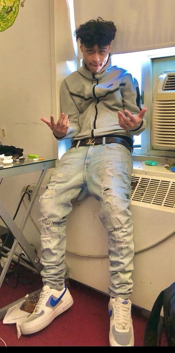 santoc123's tweet photo. What typa content should I post?? https://t.co/gRRSMk30Dx