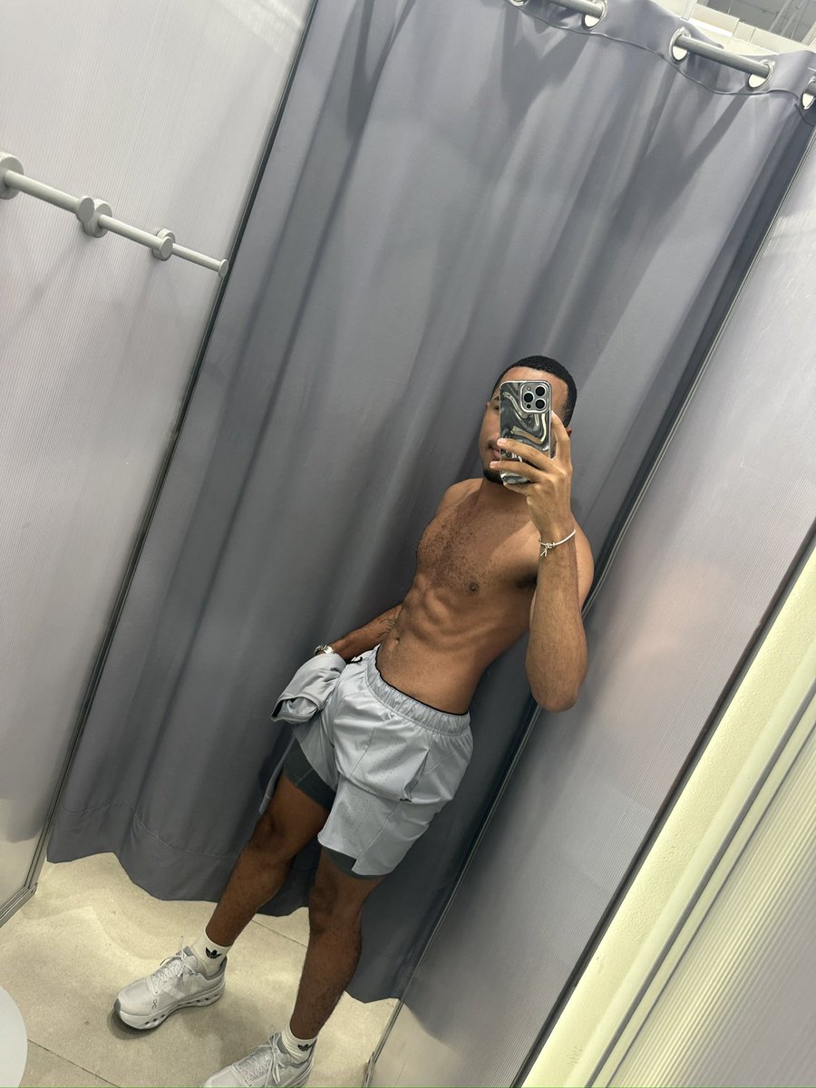 101bratzboy's tweet photo. 🔫🤙🏽 https://t.co/LuWXXfFnEt