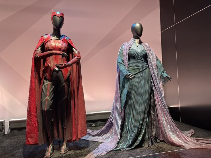 acervyagathario's tweet photo. Relembrando!

Na D23 de 2022, foram exibidos os trajes da Feiticeira Escarlate e de Agatha Harkness da série WandaVision #AgathaAllAlong #WandaVision #D23 https://t.co/q3S9gBMtLt