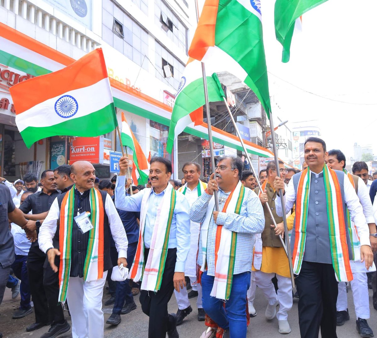 girishdmahajan's tweet photo. तिरंग्याचा अभिमान आणि राष्ट्रभक्तीचा उत्साह!

डौलाने फडकणाऱ्या तिरंग्याच्या साथीने, भारतमातेच्या अभिमानाची अनुभूती देणारा अविस्मरणीय क्षण...

#TirangaRally #HarGharTiranga #Maharashtra #ChhatrapatiSambhajinagar #GirishMahajan https://t.co/owMEarScOU