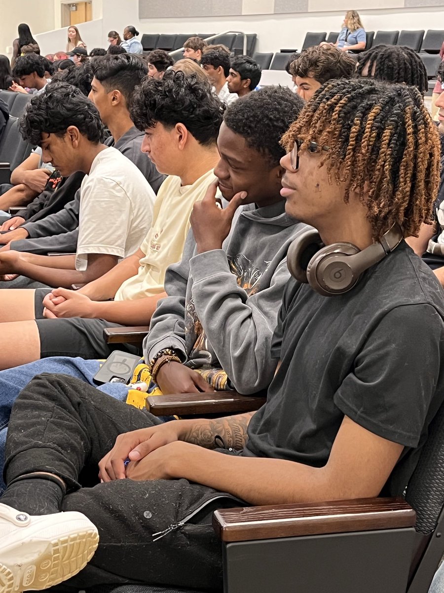 IAFultonSchools's tweet photo. IA Senior Bootcamp starts now-our 12th graders own their future and they’re starting with a strong step!  #IASeniors #WhenTheRoadForks #SeniorBootcamp https://t.co/TwDlyDj0EQ