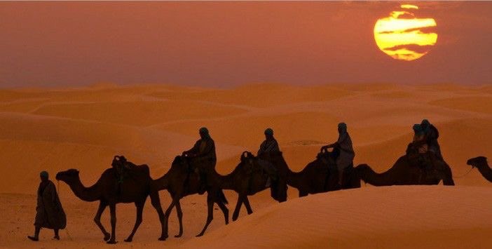 raway_alqasid's tweet photo. "في رحلةِ العُـمرِ و الأيـامُ مُسرعَـةٌ
لا تنسَ من أنتَ.. أو ما وجهةُ السفرِ" https://t.co/e8yA0im6bf
