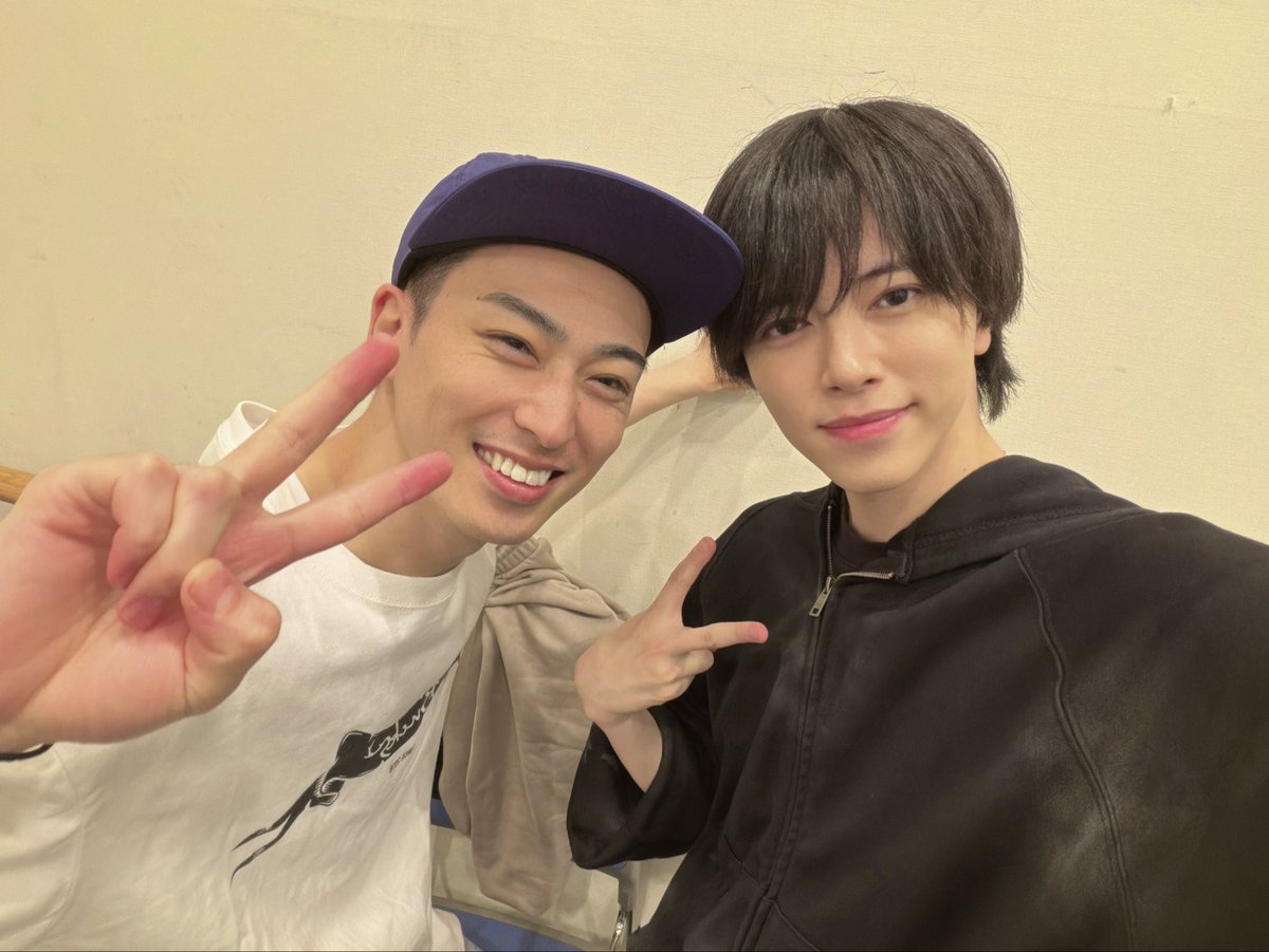 takeru_minato's tweet photo. 康平さんと！
沢山教えてくれて心強いです！
先輩であり、お兄ちゃん的存在🥺
残りの稽古も一緒に頑張ります🔥

東と杉浦の絡みもお楽しみに！

#舞台龍が如く #龍が如く #東徹 #杉浦文也 https://t.co/xL9vXjtLmU