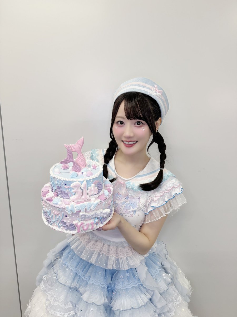 yui_ogura_815's tweet photo. 🫧Yui's＊Company. 
　LIVE TOUR 2026SUMMER🫧
 ～ #泡沫のマーメイド♡～🧜‍♀️ in渋谷🩵

無事終わったよ〜✨
駆けつけてくれた社員さんありがとう🫶
30歳の私としては、ライブ
ラストパフォーマンスでした( ⸝⸝◜𖥦◝⸝⸝ )♪

素敵なサプライズも、
本当にありがとう…！！♡
はぴはぴ🥹そして、マーメイドケーキが
可愛すぎ問題。。🥺🧜‍♀️🎂🫧

まじはっぴー💓

#小倉唯FCライブツアー2026