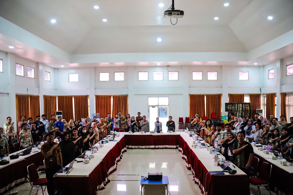 DitPSDBS's tweet photo. Kemensos memperkuat layanan perizinan UGB-PUB melalui transformasi digital. SIM UGB-PUB hadir untuk mewujudkan layanan yang lebih cepat, transparan, akuntabel, dan terukur, sekaligus memperkuat kolaborasi pemerintah, dunia usaha, dan masyarakat. #KemensosRI #SIMUGBPUB https://t.co/kx2GUmr3sf