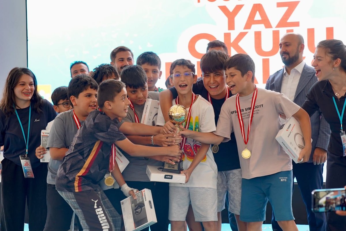 MemGungoren's tweet photo. TÜGVA Güngören Yaz Okulu Kapanış Programı Gerçekleştirildi

TÜGVA Güngören Yaz Okulu’nun 6 hafta süren eğitim programının kapanış etkinliği, Merter Etkinlik Alanı’nda gerçekleştirildi.

@istanbulilmem 
@yusufaydogdu60 https://t.co/RLFfl6zrHX