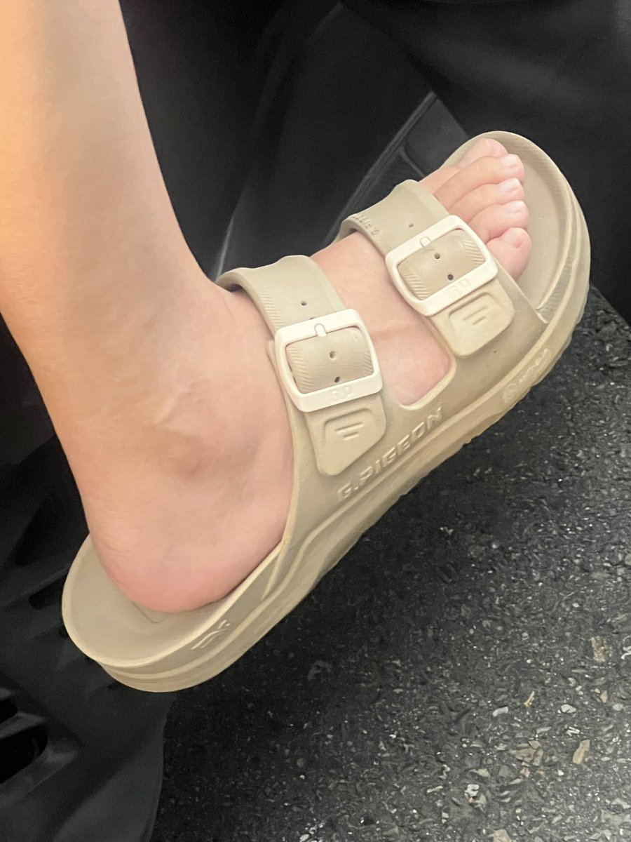 L0wQpics's tweet photo. #footfetısh 
#feet #foot #sole
#足裏
#玉足 
#足控 https://t.co/tbtLgMReIr