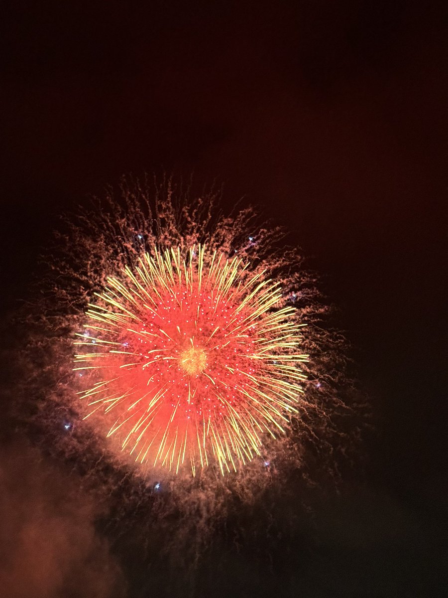 IvyJackk's tweet photo. 花火大会観に行った！
デカすぎんだろ！ https://t.co/2a0pri1g2E