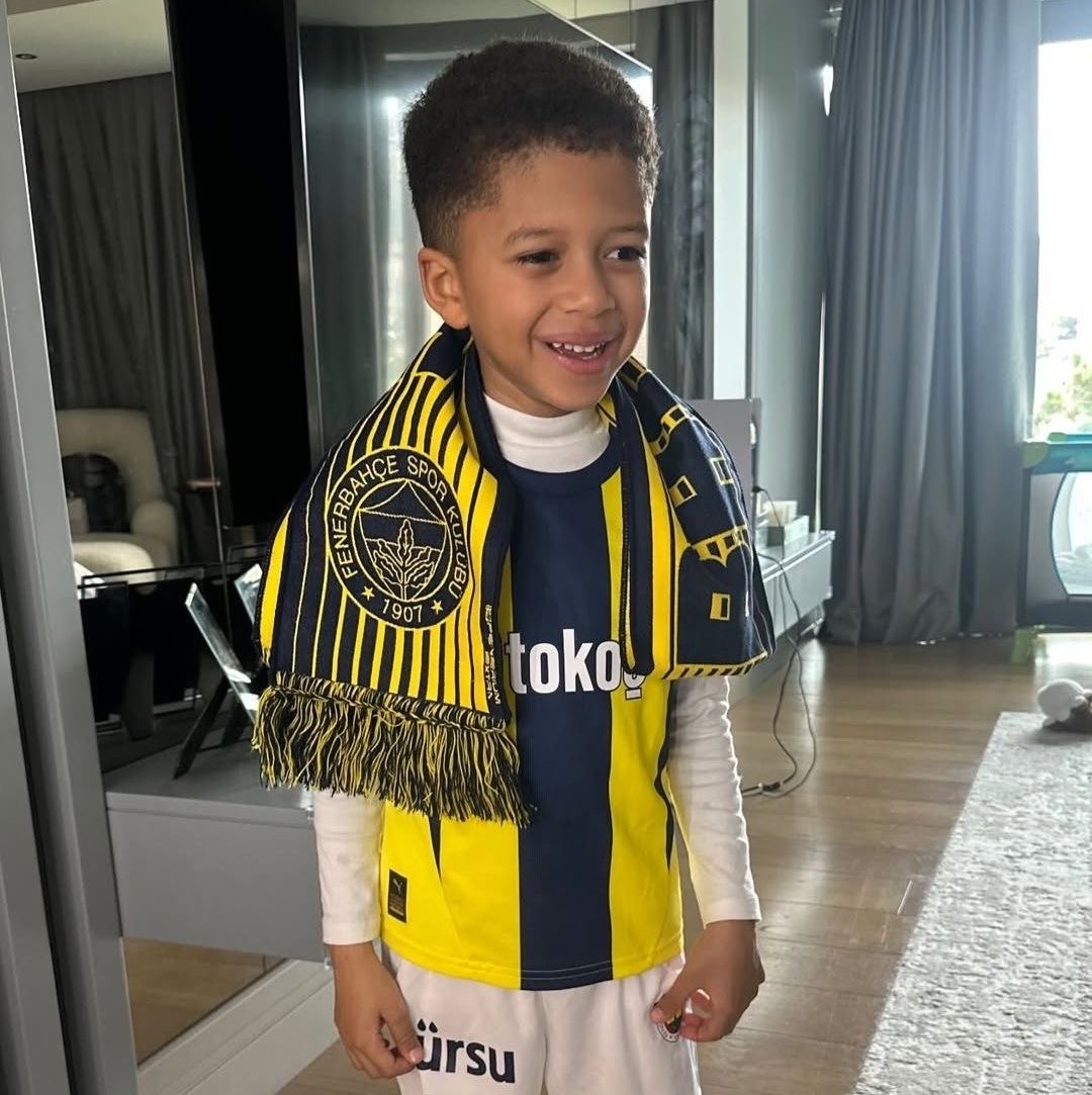miiraa97_'s tweet photo. kendine iyi bak oralarda tamam mi minik kanaryam https://t.co/4kGFClZ2Vv