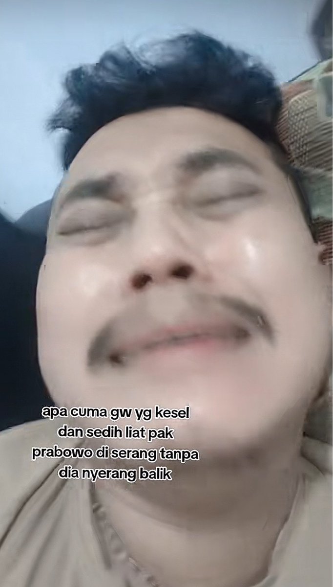 abulmuzaffar10's tweet photo. Jadi ingat pas Pilpres 2024.

Di X, Anies dipuji-puji.
Di IG, Anies netral (ada yang muji, ada yang cela)
Di Tiktok, Anies dihujat habis2an. Prabowo dipuji luar biasa.

Tapi kemudian terbukti, Anies kalah. Secara mengagetkan dan 1 putaran.

Yang gue tahu.
Tiktok itu salah satu baromoter opini publik. Mayoritas grasroot di Indonesia itu main tiktok. 

Jika sentimen di Tiktok ke politisi tertentu itu sangat negatif, maka beneran nih ini orang mengalami penurunan dukungan.

Dan ingat kan survey di Indikator dan SMRC? Gimana tuh elektabilitas Prabowo?

Foto: Screenshoot Tiktok Radiolshop
