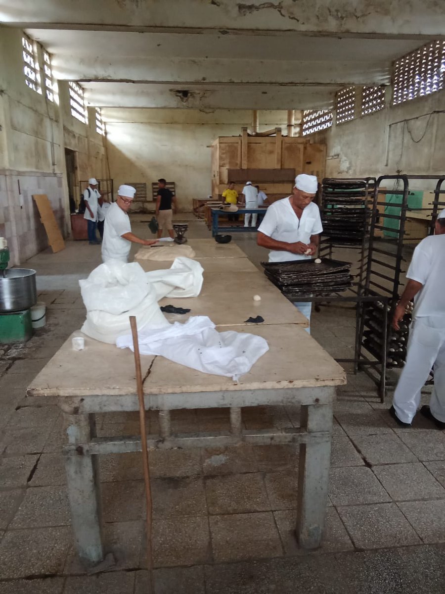 balada_pena's tweet photo. 🎂 En el centenario del nacimiento del Comandante Fidel Castro Ruz, la UEB de Cueto honra su legado con producciones de cake llenas de creatividad y amor patrio. 🇨🇺 #FidelVive #CentenarioFidel https://t.co/QyV6eqBxFJ