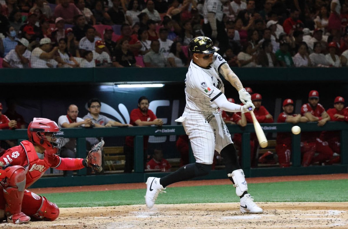 Territorioscore's tweet photo. Con tres ataques repartidos en tres entradas y duelo sostenido por su pitcheo, los Guerreros de Oaxaca toman una ventaja de 3-2 en la serie de Primer Playoff luego de vencer 5-3 a los Diablos Rojos del México en el Juego 5 realizado este jueves en el Estadio Yu’Va https://t.co/LSAyb1zJ67