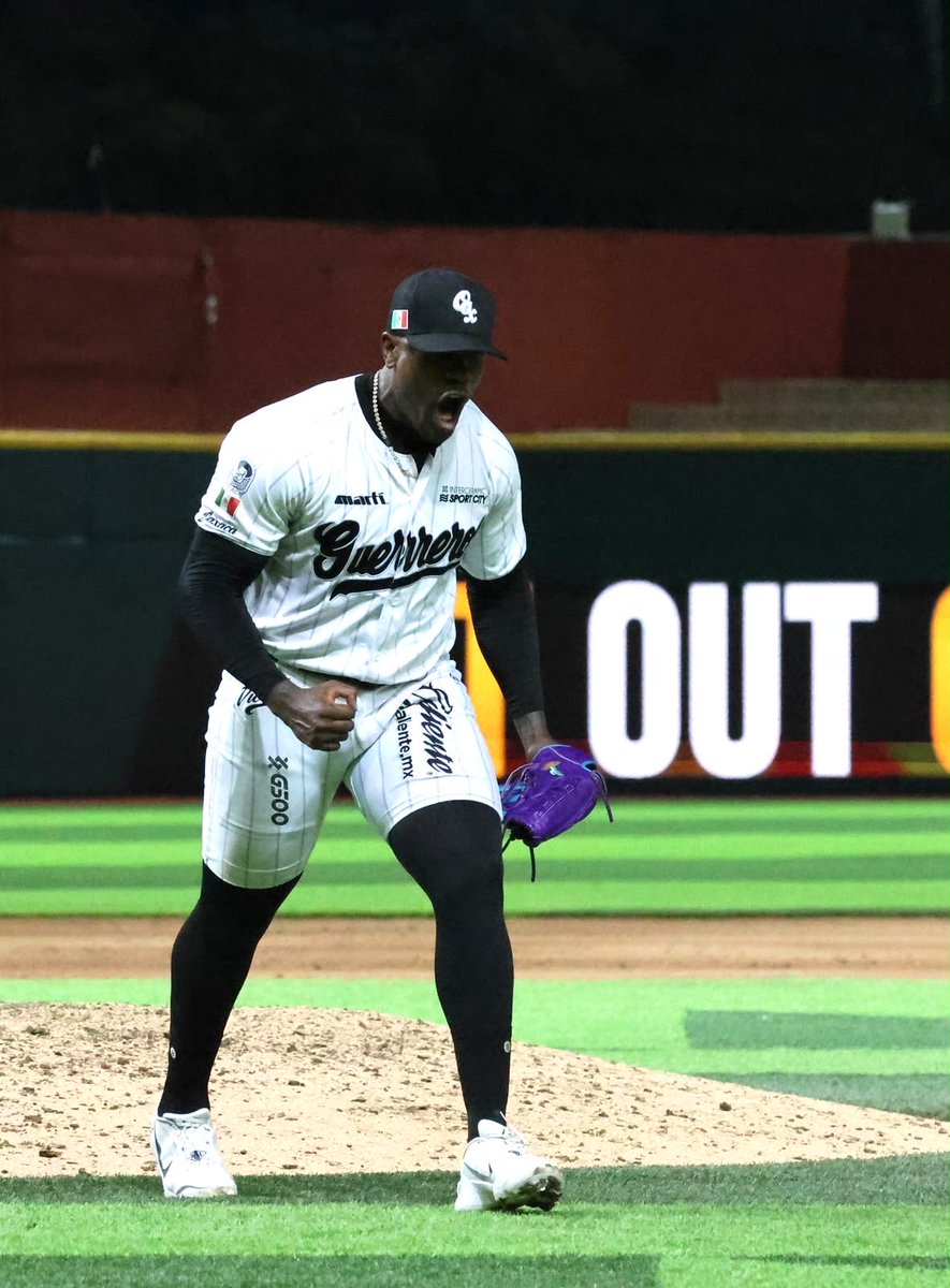 Territorioscore's tweet photo. Con tres ataques repartidos en tres entradas y duelo sostenido por su pitcheo, los Guerreros de Oaxaca toman una ventaja de 3-2 en la serie de Primer Playoff luego de vencer 5-3 a los Diablos Rojos del México en el Juego 5 realizado este jueves en el Estadio Yu’Va https://t.co/LSAyb1zJ67