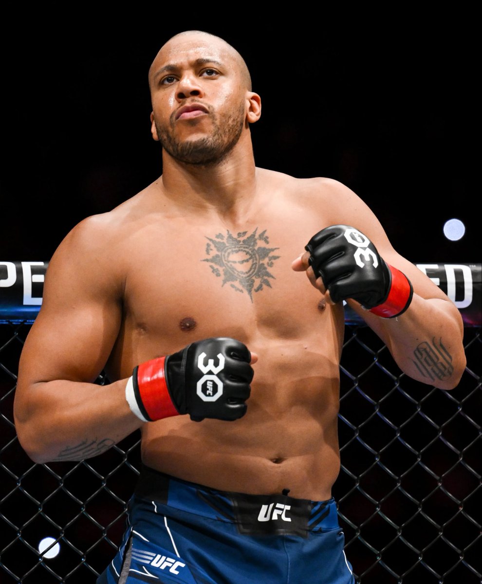 Bitedown_MMA's tweet photo. 🚨Breaking News🚨 Tom Aspinall🏴󠁧󠁢����󠁮󠁧󠁿 vs Ciryl Gane🇫🇷 is targeted for UFC 334 as the Main event, November 14, in New York City at the Madison Square Garden Arena. #ufc #ufc334 #ufcnews #tomaspinall #mma https://t.co/kqqGKd6wuv