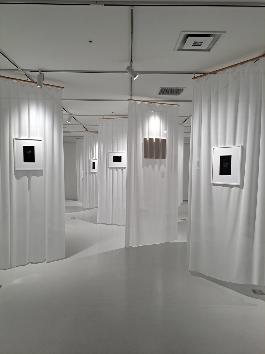 330land's tweet photo. 銀座から外苑前に移動して見た写真展。
ステキでした(語彙力よ…)

YUGEN Gallery
「対岸の眼下に」
倉本裕梨(写真)
中川昌子(音楽) https://t.co/mHuFqeosIm