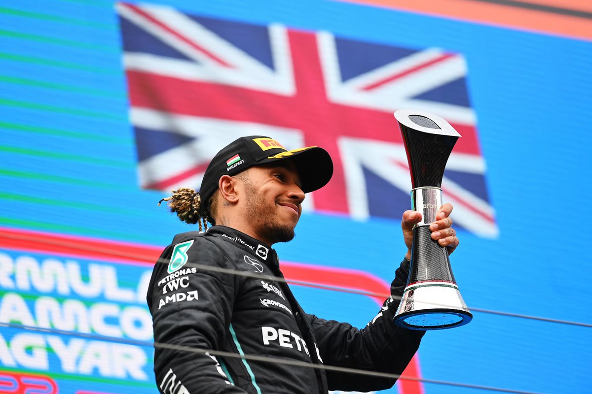 LewisHamArg44's tweet photo. Hamilton en 2022 hizo una muchísimo mejor temporada que la que está haciendo Verstappen en 2026, sin embargo, todos decían que ese Hamilton seguía muerto y perdido por lo que pasó en 2021, mientras ponen a Max como el mejor piloto este año. https://t.co/otqMgC9UkD
