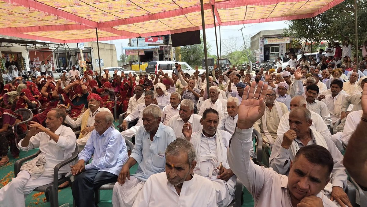 Subhash_Meelin's tweet photo. सेकेंडरी स्कूल में विज्ञान संकाय स्वीकृत करने पर आभार व्यक्त किया।

ग्रामीणजनों द्वारा दिए गए मान सम्मान व आभार के लिए धन्यवाद, आपका स्नेह व आशीर्वाद सदैव बना रहे।

@BJP4Rajasthan @BhajanlalBjp @RajCMO @madanrrathore https://t.co/f2H72gCKi3