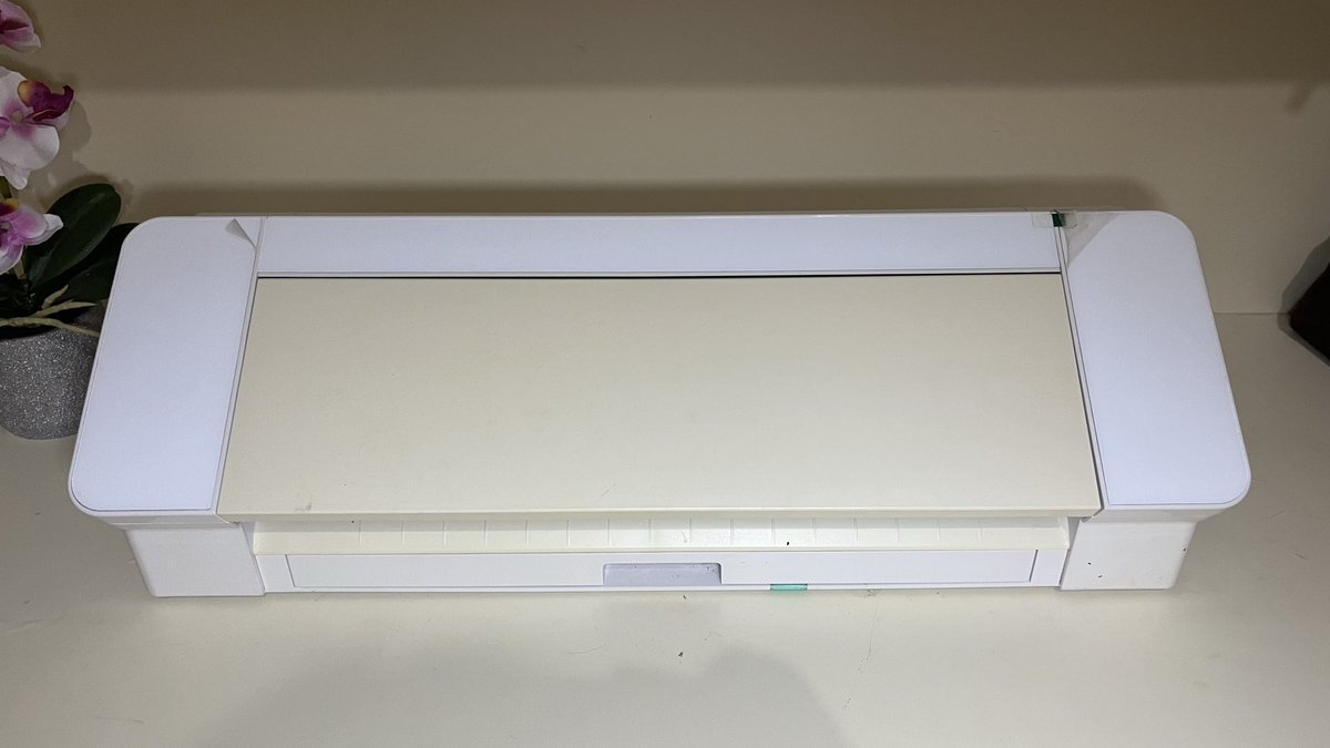 mindofminda's tweet photo. — WTS Mesin Cutting Silhouette Cameo 4 🎀

good condition, jarang dipake, cuma minus warna tutupnya nguning‼️‼️

boleh tanya tanya duluu
#zonauang #wts #bu https://t.co/RiZfKny0fp