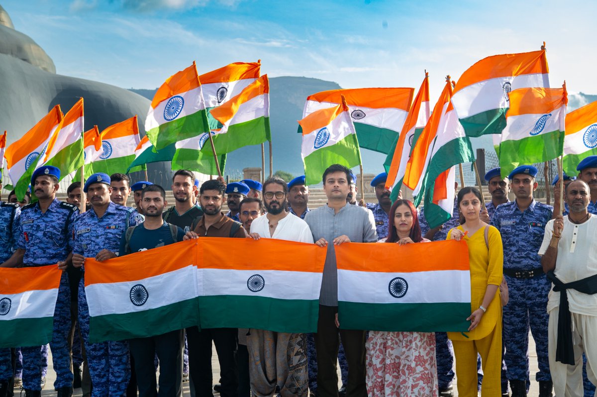 ishafoundation's tweet photo. As part of the Har Ghar Tiranga campaign marking Bharat’s 80th Independence Day, officers and personnel of @raf105bn , Coimbatore, visited the Isha Yoga Center and joined hands with everyone present in a celebration of patriotism and national pride.

The gathering came alive with a beautiful rendition of “Vande Mataram,” celebrating the spirit Bharat.

#HarGharTiranga #VandeMataram #105RAF #CRPF #Coimbatore #IndependenceDay
