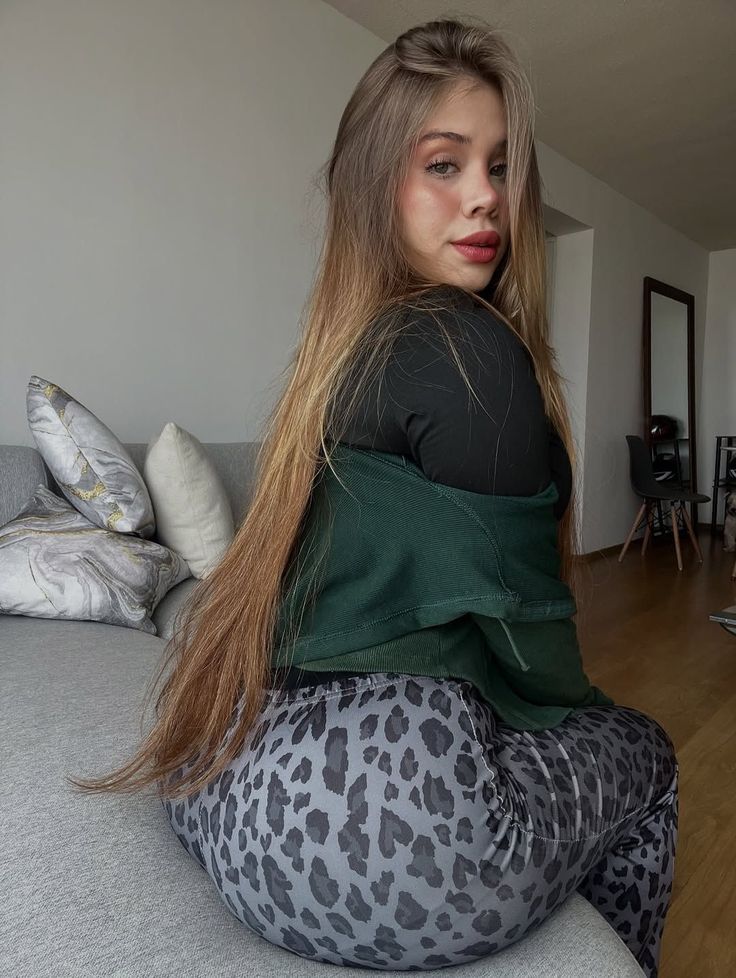Jadex200_'s tweet photo. A radiant woman understands passion makes every moment brighter, that''s real power ❤️ https://t.co/xyNFDY7BVx