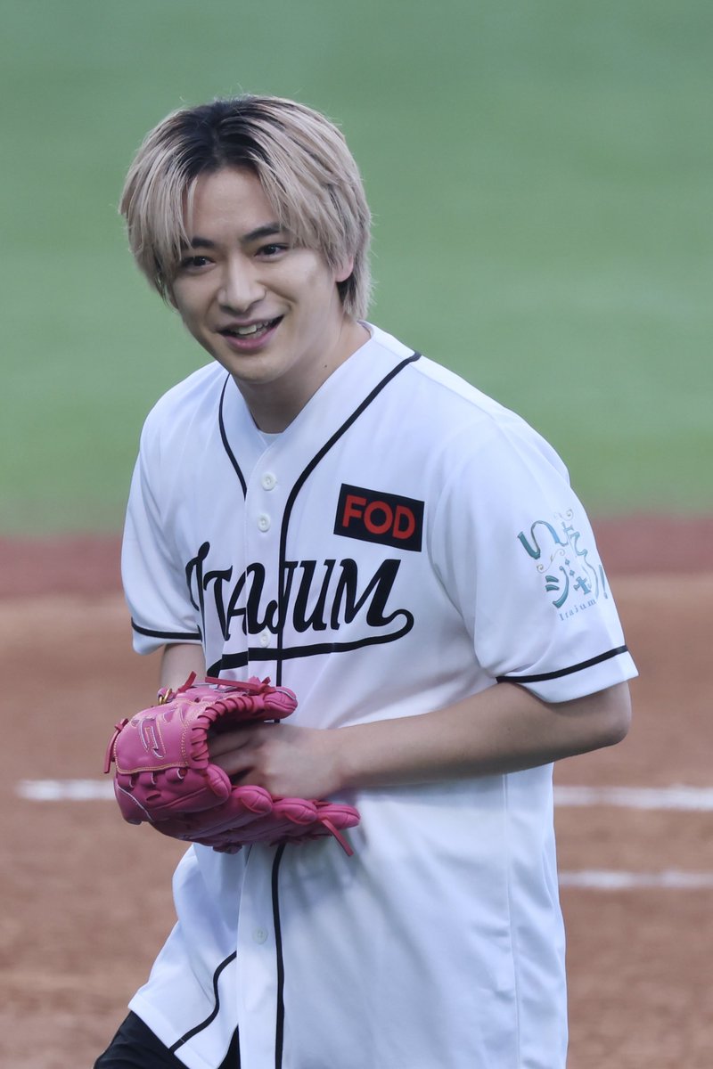 Swanatsu's tweet photo. 知念くんのファーストピッチセレモニー☺️

2026/08/14

#知念侑李 https://t.co/Pz6eocJnwe